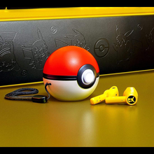 Cargar imagen en el visor de la galería, Audifonos Inalámbricos Pokebola Pikachu - 117020