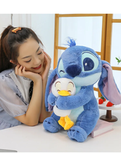 Cargar imagen en el visor de la galería, Peluche Stitch con patito 30cm - 116746