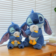 Cargar imagen en el visor de la galería, Peluche Stitch con patito 30cm - 116746