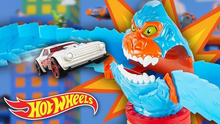Cargar imagen en el visor de la galería, Pista y Carro Hot Wheels City Ataque de Gorilla - 116787