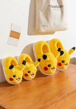 Cargar imagen en el visor de la galería, Pantuflas Pikachu - 116732