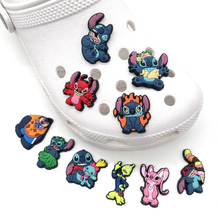 Cargar imagen en el visor de la galería, Pin Crocs Stitch - 117011