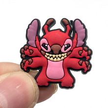 Cargar imagen en el visor de la galería, Pin Crocs Stitch - 117011