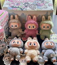 Cargar imagen en el visor de la galería, Peluche LaBubu Sorpresa Colección "Exciting Macaron"- 116936