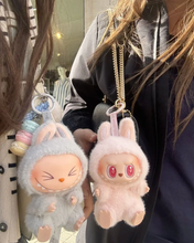 Cargar imagen en el visor de la galería, Peluche LaBubu Sorpresa Colección "Have a Seat"- 116936