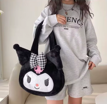Cargar imagen en el visor de la galería, Cartera Kuromi Peluche - 116259