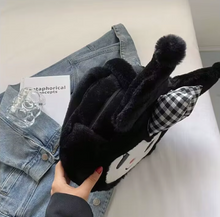 Cargar imagen en el visor de la galería, Cartera Kuromi Peluche - 116259