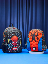 Cargar imagen en el visor de la galería, Morral Spiderman Smiggle con Capucha -116604