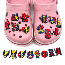 Cargar imagen en el visor de la galería, Pin Crocs Dead Pool - 116404
