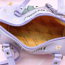 Cargar imagen en el visor de la galería, Cartera Kuromi Semi Cuero 21cm - 117072
