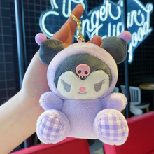 Cargar imagen en el visor de la galería, Llavero peluche Kuromi 15cm - 117076
