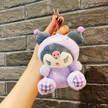 Cargar imagen en el visor de la galería, Llavero peluche Kuromi 15cm - 117076
