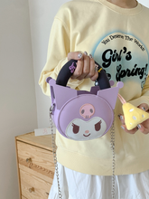 Cargar imagen en el visor de la galería, Cartera Kuromi Semi cuero asa de peluche - 117273
