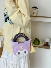 Cargar imagen en el visor de la galería, Cartera Kuromi Semi cuero asa de peluche - 117273
