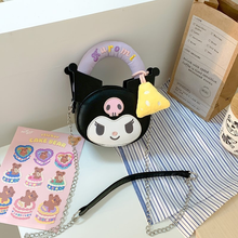 Cargar imagen en el visor de la galería, Cartera Kuromi Semi cuero asa de peluche - 117273
