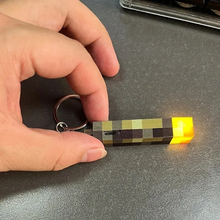 Cargar imagen en el visor de la galería, Llavero Minecraft Luz - 116408
