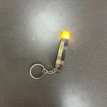 Cargar imagen en el visor de la galería, Llavero Minecraft Luz - 116408
