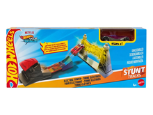 Cargar imagen en el visor de la galería, Pista y Carro Hot Wheels pequeña "Stunt Track" - 117454
