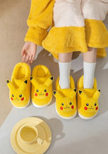 Cargar imagen en el visor de la galería, Pantuflas Pikachu Antirresbalantes - 116552
