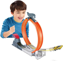 Cargar imagen en el visor de la galería, Pista y Carro Hot Wheels pequeña "Stunt Track" - 117454
