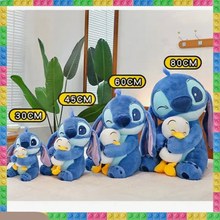 Cargar imagen en el visor de la galería, Peluche Stitch con patito 60cm - 116525
