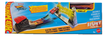 Cargar imagen en el visor de la galería, Pista y Carro Hot Wheels Stunt Track pequeña - 116781
