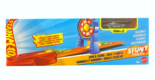 Cargar imagen en el visor de la galería, Pista y Carro Hot Wheels Stunt Track pequeña - 116781

