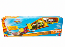 Cargar imagen en el visor de la galería, Pista y Carro Hot Wheels Stunt Track pequeña - 116781
