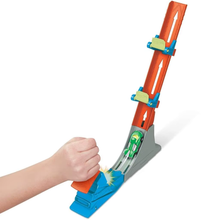 Cargar imagen en el visor de la galería, Pista y Carro Hot Wheels Stunt Track pequeña - 116781
