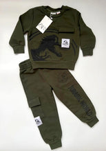 Cargar imagen en el visor de la galería, Conjunto Jurassic Verde Sueter y Jogger - 115643
