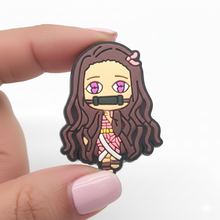 Cargar imagen en el visor de la galería, Pin Crocs Demon Slayer - 117011
