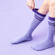 Cargar imagen en el visor de la galería, Medias Kuromi Largas Juveniles - 116979
