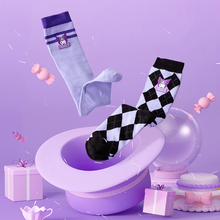 Cargar imagen en el visor de la galería, Medias Kuromi Largas Juveniles - 116979
