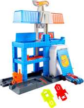 Cargar imagen en el visor de la galería, Pista y carro Hot Wheels  Mediana "City" Surtidos - 117462
