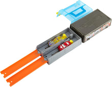 Cargar imagen en el visor de la galería, Pista y Carro Hot Wheels ACTION Maleta Carrera Portátil - 117107
