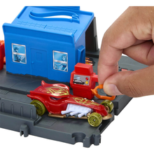 Cargar imagen en el visor de la galería, Pista y Carro Hot Wheels City Gasolinera - 116789
