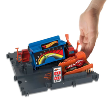 Cargar imagen en el visor de la galería, Pista y Carro Hot Wheels City Gasolinera - 116789
