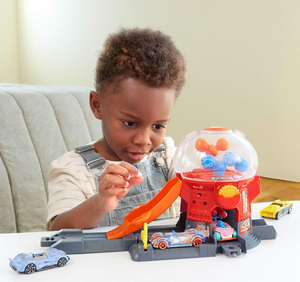 Pista y Carro  Hot Wheels City Mediana Boutique de Bombones  - 116791