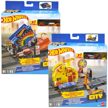 Cargar imagen en el visor de la galería, Pista y carro Hot Wheels  Pequeña "City" Pizzeria &amp; Gasolinera - 117468
