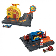 Cargar imagen en el visor de la galería, Pista y carro Hot Wheels  Pequeña "City" Pizzeria &amp; Gasolinera - 117468
