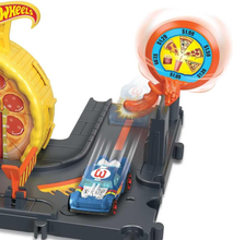 Cargar imagen en el visor de la galería, Pista y carro Hot Wheels  Pequeña "City" Pizzeria &amp; Gasolinera - 117468
