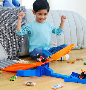 Pista y Carro Hot Wheels Monster Truck + 2 carros - 116793