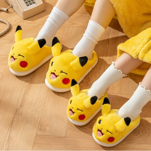 Cargar imagen en el visor de la galería, Pantuflas Pikachu - 116732
