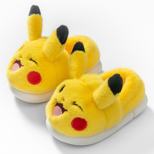 Cargar imagen en el visor de la galería, Pantuflas Pikachu - 116732
