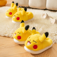 Cargar imagen en el visor de la galería, Pantuflas Pikachu - 116732
