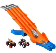 Cargar imagen en el visor de la galería, Pista y carro Hot Wheels Grande Monster Truck "City" + 2 carros - 117471
