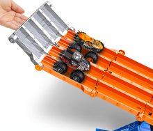 Cargar imagen en el visor de la galería, Pista y carro Hot Wheels Grande Monster Truck "City" + 2 carros - 117471
