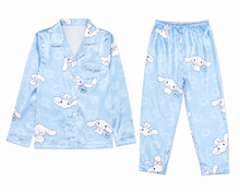 Cargar imagen en el visor de la galería, Pijama Cinnamoroll Satinada - 117528
