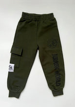 Cargar imagen en el visor de la galería, Conjunto Jurassic Verde Sueter y Jogger - 115643
