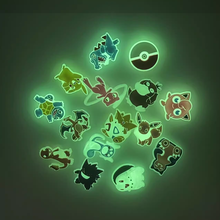 Cargar imagen en el visor de la galería, Pin Crocs Pokemon Brillan en la oscuridad - 116404
